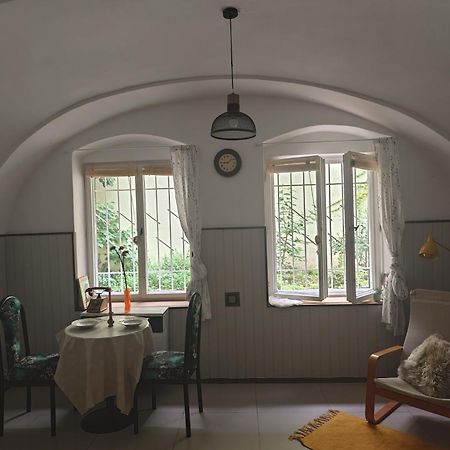 Vintage Room With Garden View Bratislava Bagian luar foto