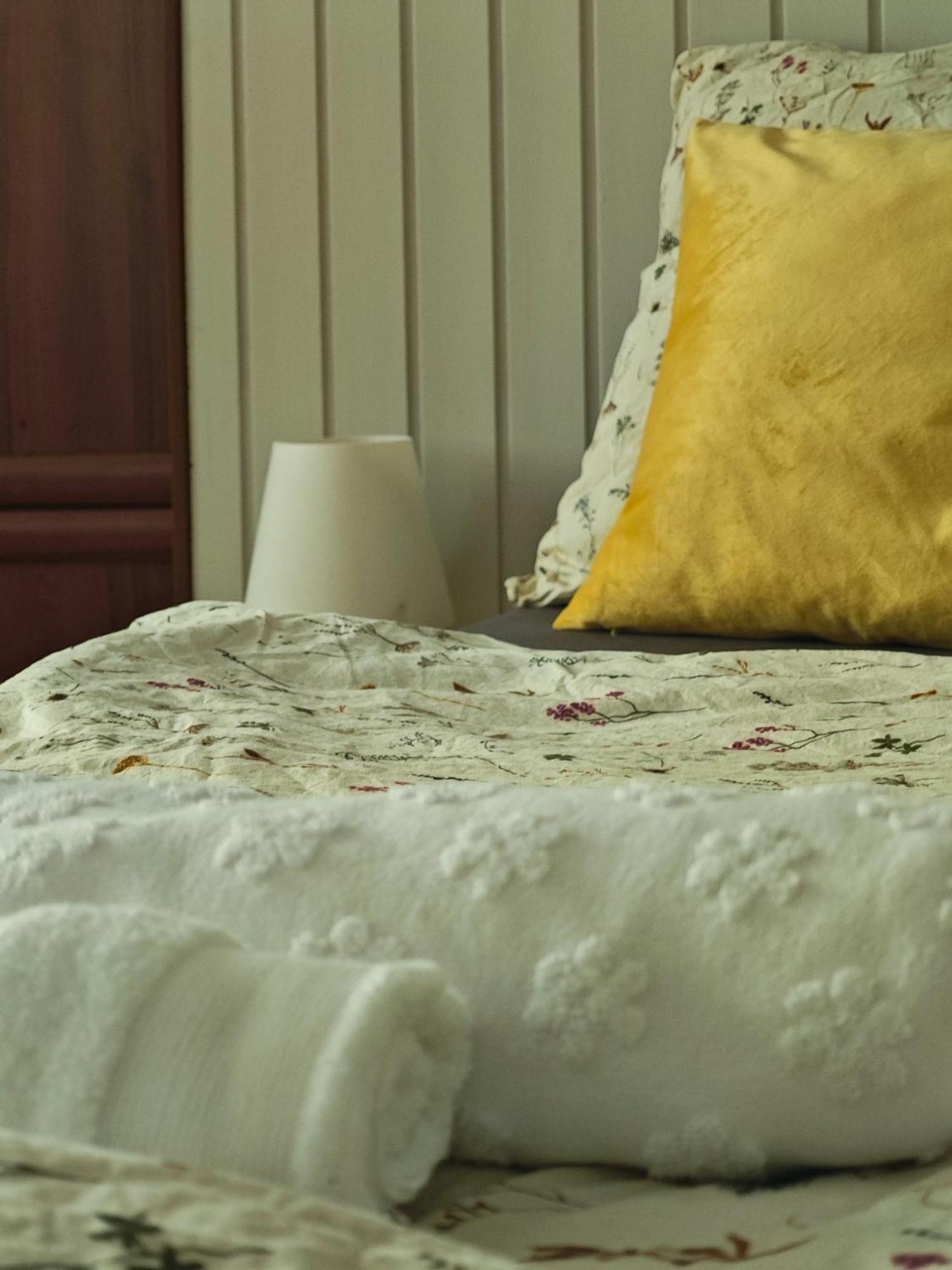 Vintage Room With Garden View Bratislava Bagian luar foto