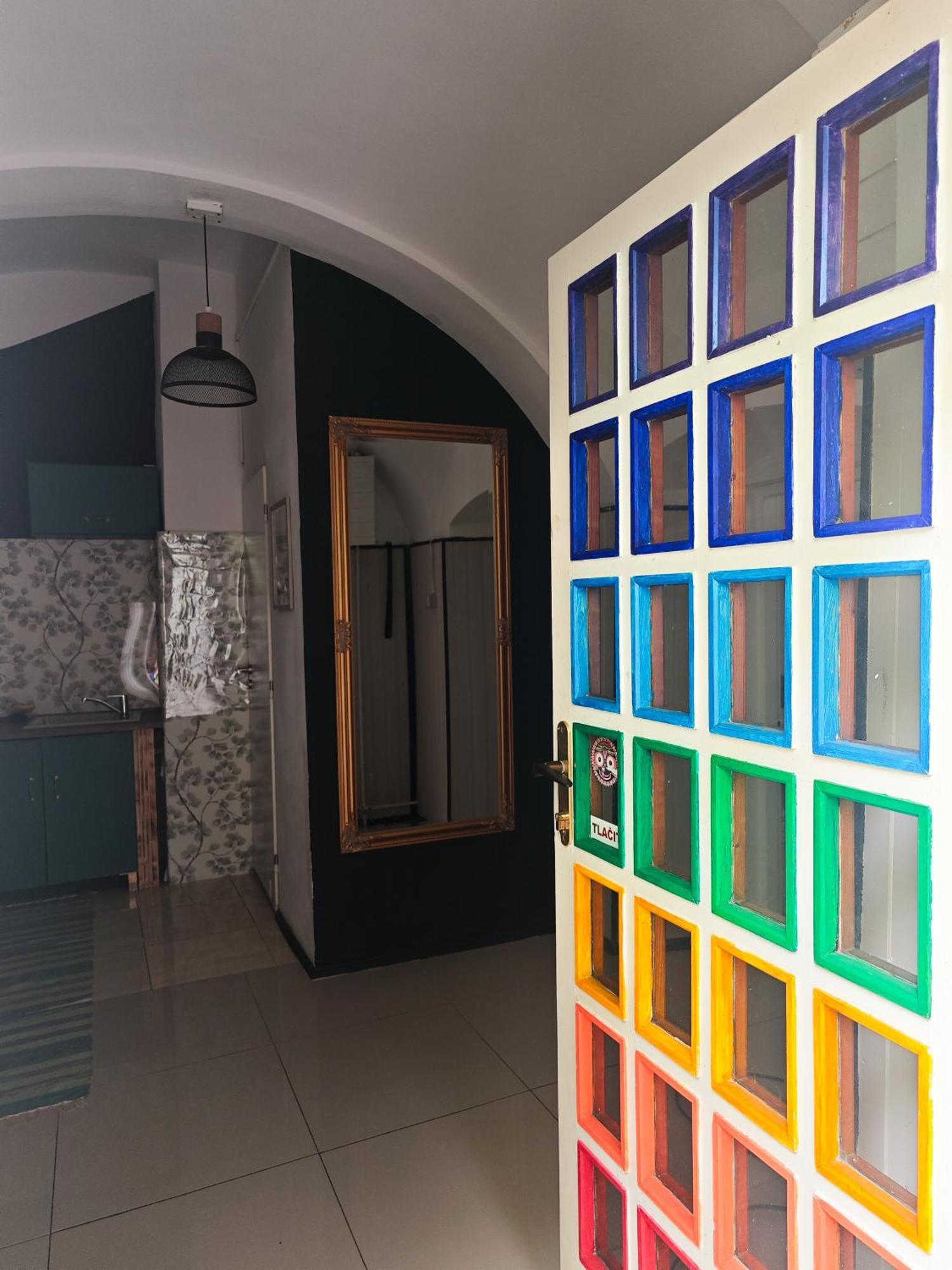 Vintage Room With Garden View Bratislava Bagian luar foto