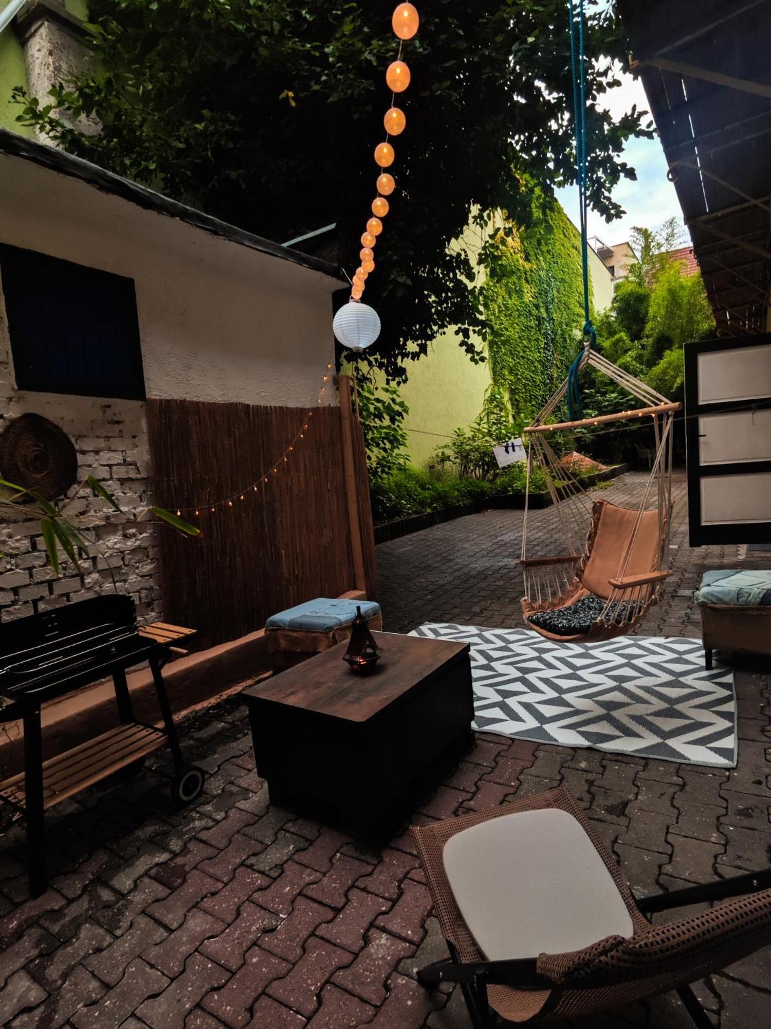 Vintage Room With Garden View Bratislava Bagian luar foto