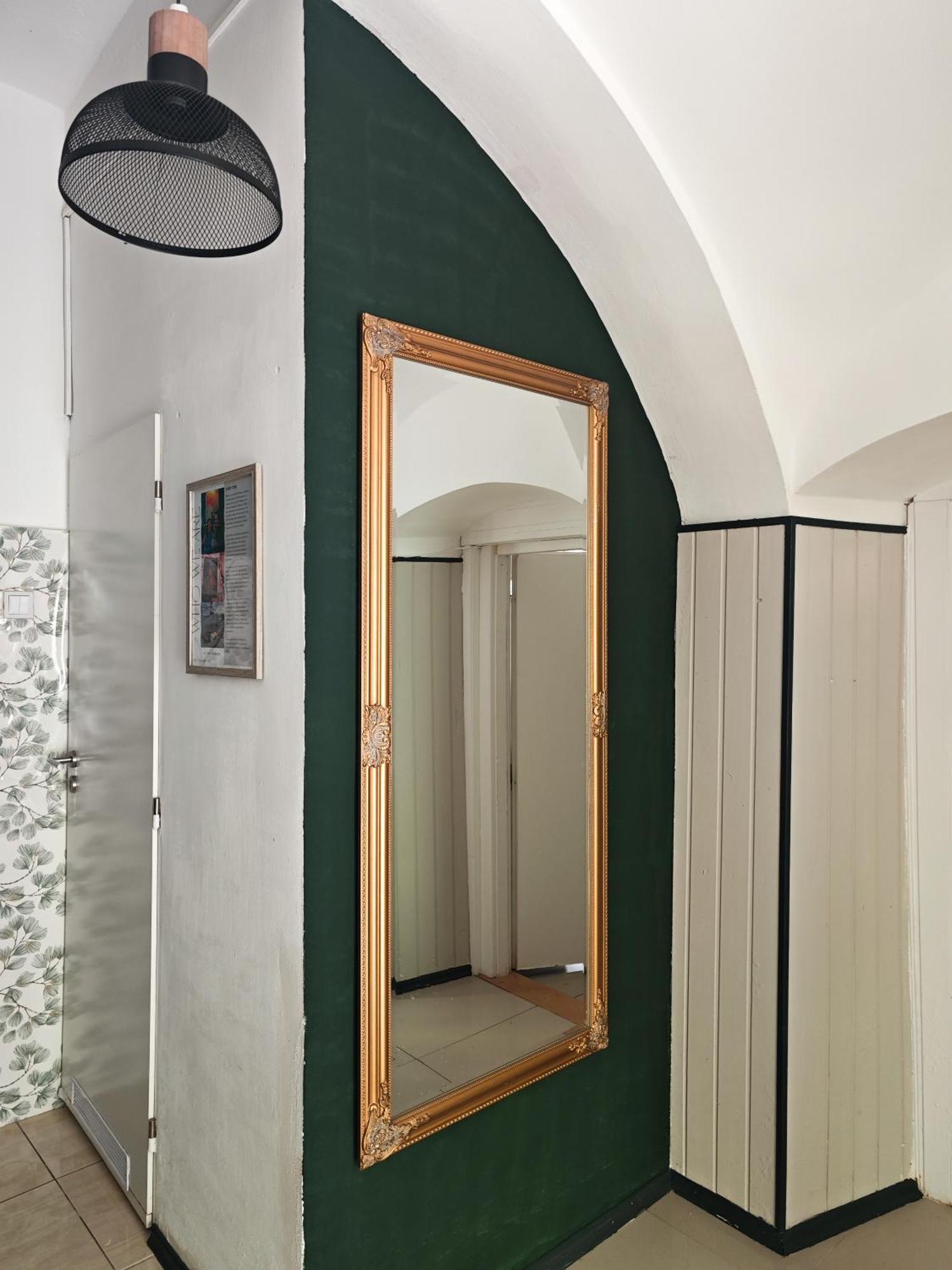 Vintage Room With Garden View Bratislava Bagian luar foto