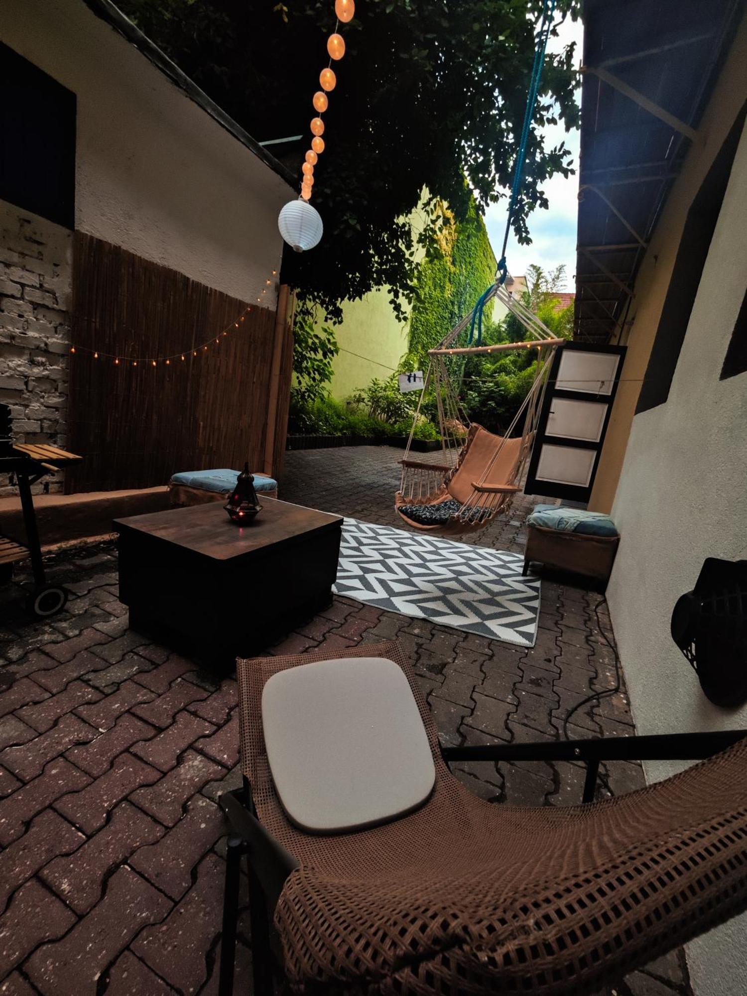 Vintage Room With Garden View Bratislava Bagian luar foto