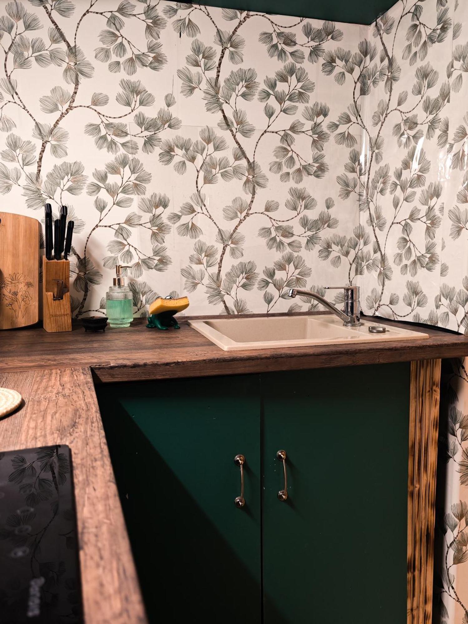 Vintage Room With Garden View Bratislava Bagian luar foto