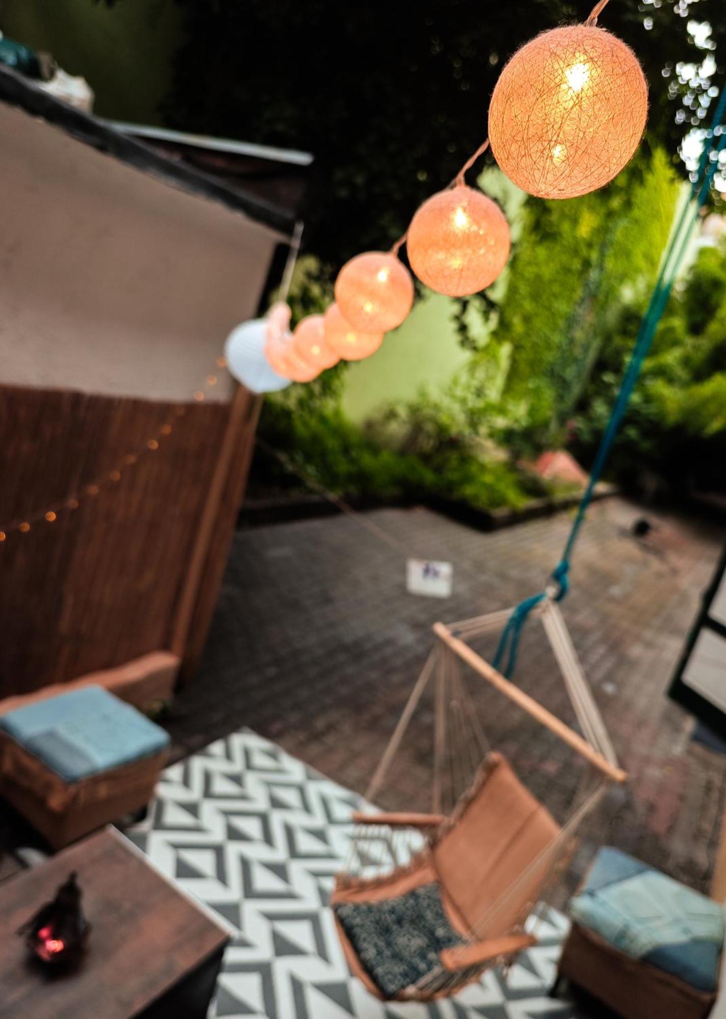 Vintage Room With Garden View Bratislava Bagian luar foto